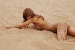 foto amadora stunning_pussy-in-the-sand_alina_high_0034