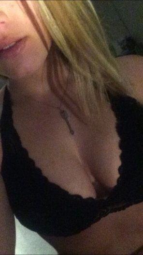 zdjęcie amatorskie Hair Blond Selfie Lip Shoulder 