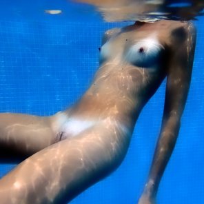 zdjęcie amatorskie Underwater tanlines