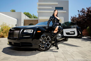 Shapely JulesJordan – Angela White – Dark Side Her Biggest Gangbang Ever, Double Anal, Triple Penetration – 191009 – 153 pics