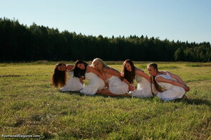 amateur-Foto Ariel Anderssen & Her Friends-Slavegirls - Happy New Year! 110