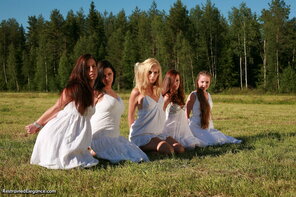 amateur photo Ariel Anderssen & Her Friends-Slavegirls - Happy New Year! 094