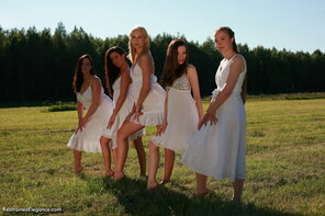 foto amadora Ariel Anderssen & Her Friends-Slavegirls - Happy New Year! 011