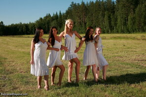 amateur photo Ariel Anderssen & Her Friends-Slavegirls - Happy New Year! 004