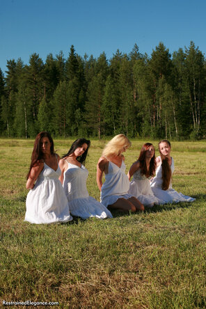 amateur photo Ariel Anderssen & Her Friends-Slavegirls - Happy New Year! 097