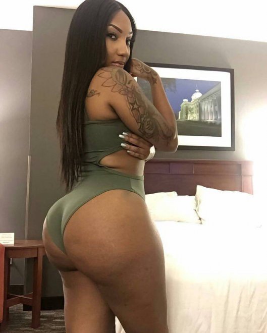 Tatts and booty
