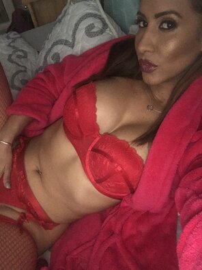 amateur photo [0252882] Lady in red... waiting in bed.... to give you some head. [2017-05-27]