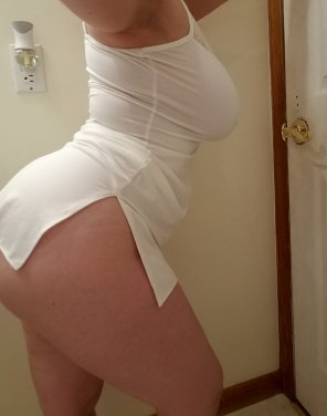 amateur photo Nightie can't contain the booty