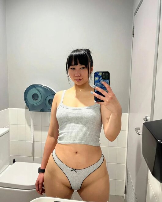 panties-stretched-like-cling-wrap-on-a-watermelon-v0-br428876cpqf1