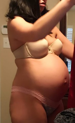 photo amateur Another preggo pic...along with my DSLs ðŸ‘„