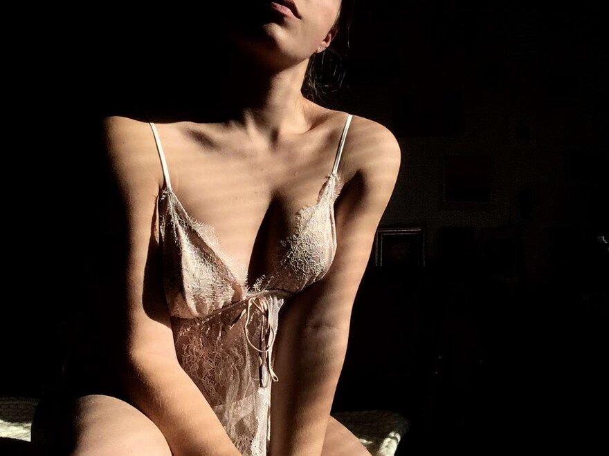 [19] Got some new lingerie. Do you like the vibe? ????