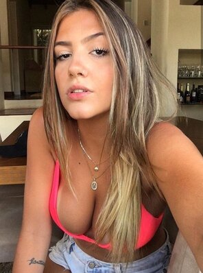 amateur photo Nose piercing and ample cleavage