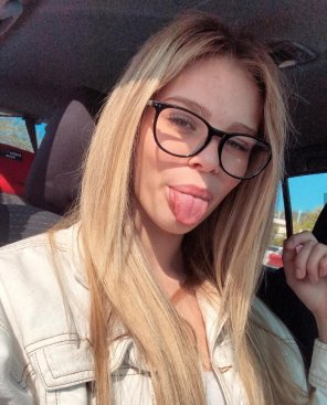 photo amateur Pretty Girl with Glasses