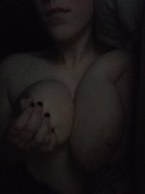 amateur photo [F]uck me in the dark next to my sleeping boyfriend