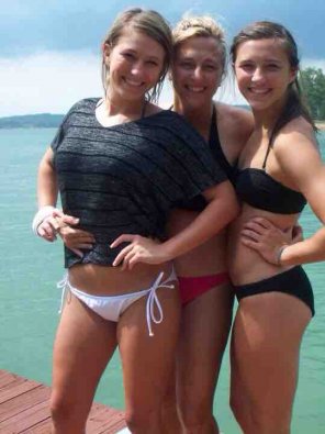 photo amateur mother and daughters looking fine