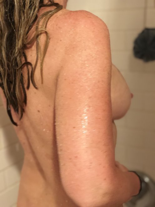 Side boob