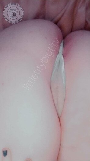 photo amateur White and almost see through