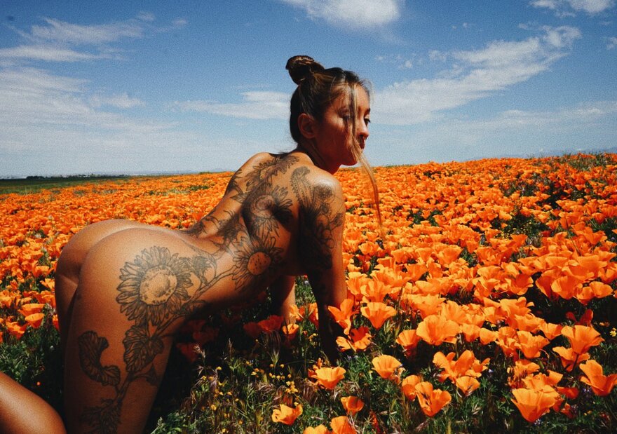 Flower Power nude