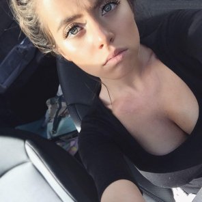 amateurfoto Big tits, blue eyes and blonde hair...