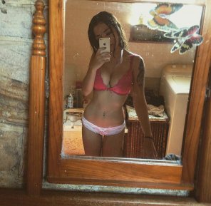 photo amateur Dirty Mirror, Dirty Girl Part 2
