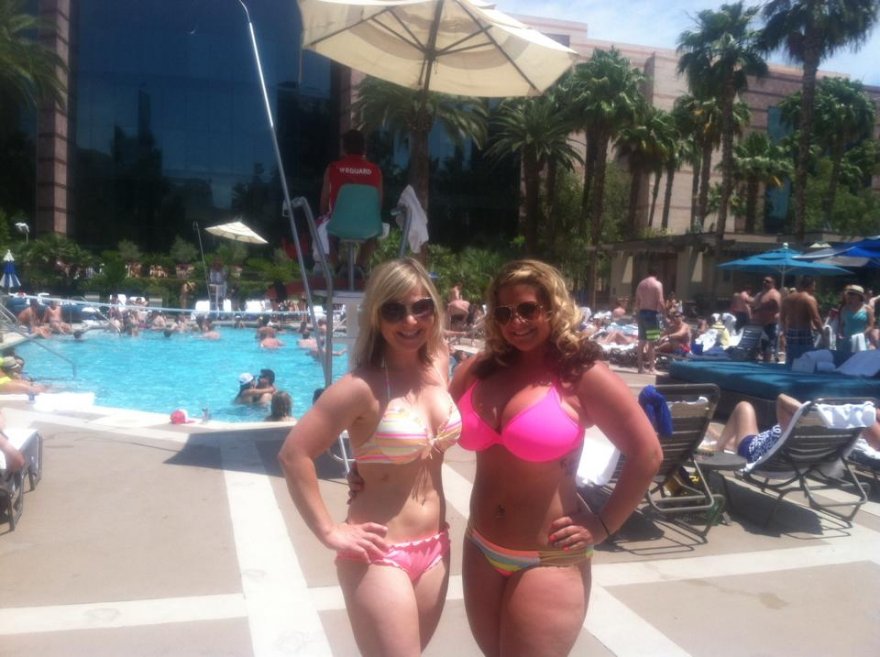 REAL Curvy girl by the pool