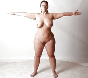 foto amatoriale 1652344358_46-titis-org-p-pear-shaped-nude-women-erotika-46