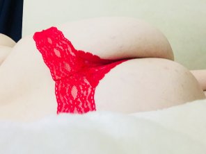 amateur-Foto These are some of my favorite panties, they contrast nicely against my pale booty!