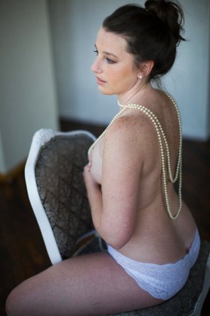 zdjęcie amatorskie Quite the pearl necklace.