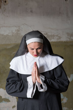 amateur-Foto stunning_playful-nun_judith-able_high_0007