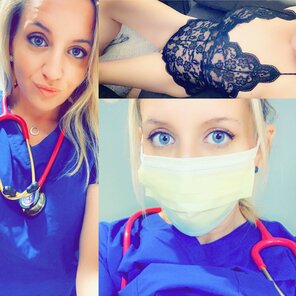 foto amatoriale Whether Iâ€™m in scrubs or out of them, Iâ€™m feeling cute. ðŸ˜ðŸ˜‹ Which do you prefer?