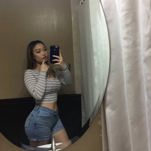amateur-Foto Her clothes are glued to her body