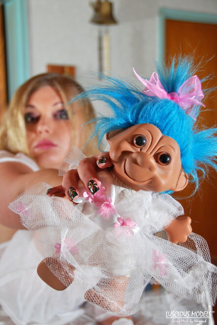 Meile 20080202-00203 nude