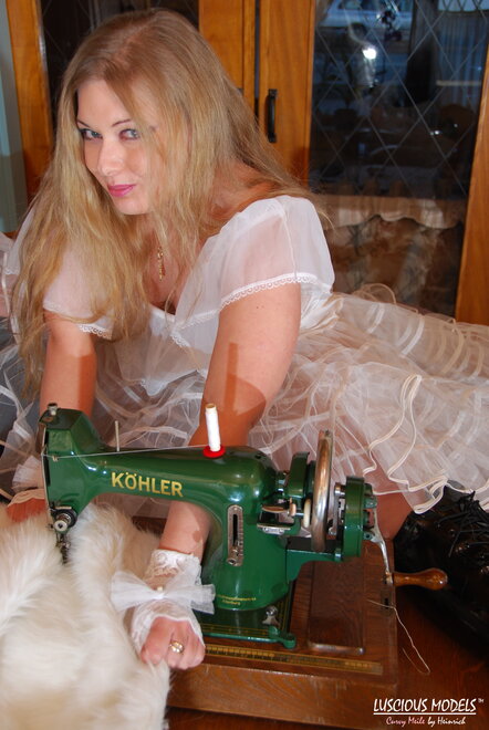 Meile 20080202-00260 nude