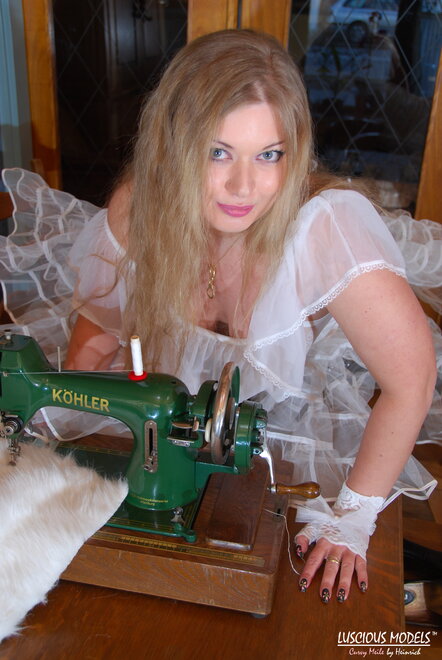 Meile 20080202-00263 nude