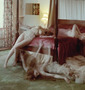 zdjęcie amatorskie Photo by Tim Walker: From Dreaming of Another World, Vogue Italia, 2011