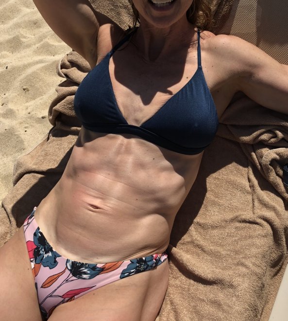 [F49] this a good sub for fit MILF in bikini?