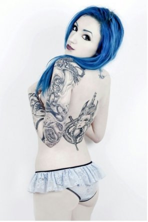 zdjęcie amatorskie Blue hair and pale skin