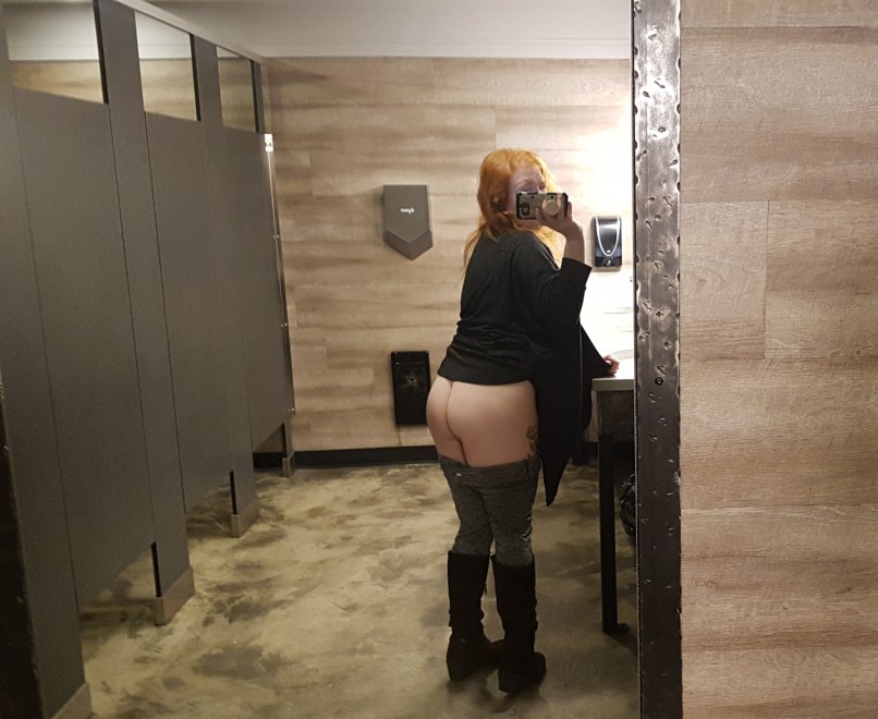 I can't ever pass up a big mirror booty shot in public! [OC] [F]