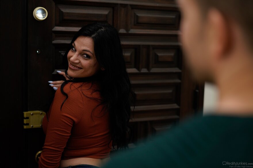 polo_7474 - RealityJunkies Mona Azar - Creampie Virgins 5 (21.05.2021) - 160 - 0067 - 0067