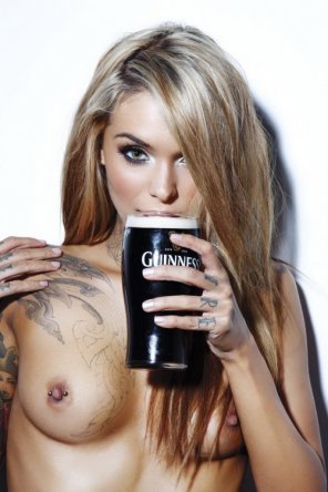 photo amateur Beer and breast