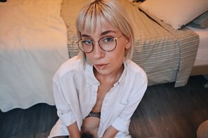 amateur-Foto Cutie with glasses