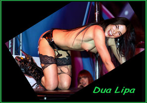 foto amadora Dua-Lipa-Fake(Stripper)@001