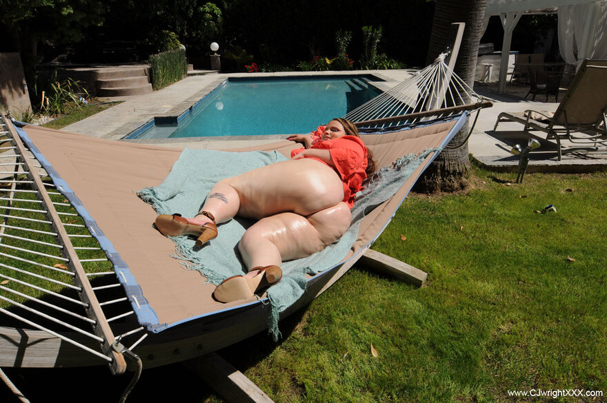 VictoriaSecretPool_159