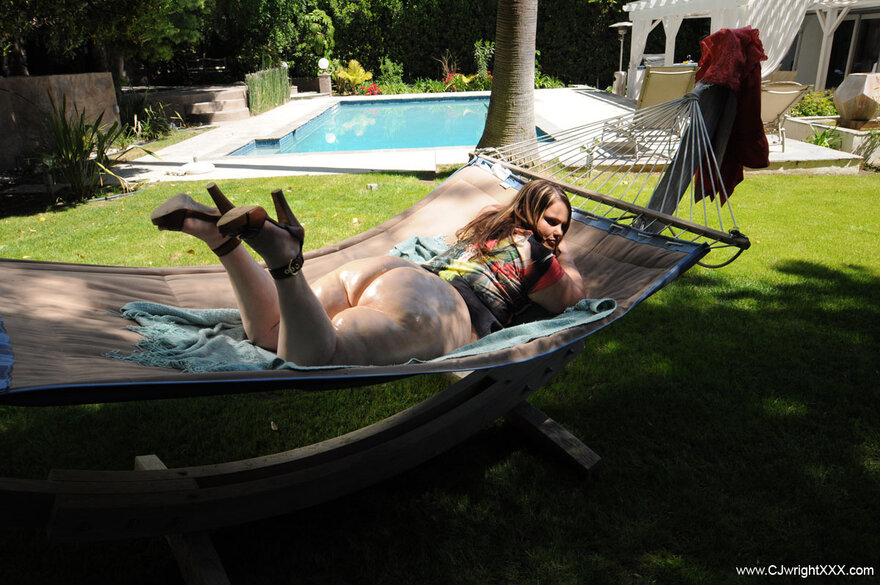 VictoriaSecretPool_192