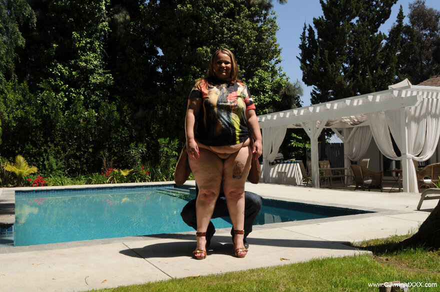 VictoriaSecretPool_288