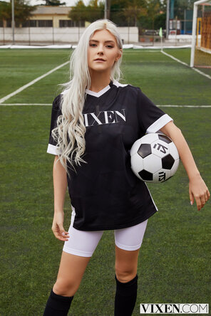 foto amatoriale Eva Elfie with her favourite soccer star [4k] (14)