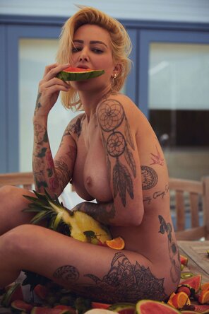amateur photo Tina-Louise-Nude-Sexy-0001