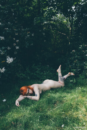 zdjęcie amatorskie stay home so I can go roll around the forest in the nude again