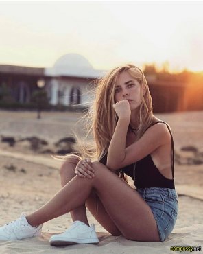 amateurfoto People in nature Photograph Sitting Beauty Human leg 