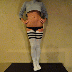 foto amatoriale Showing off her undies 